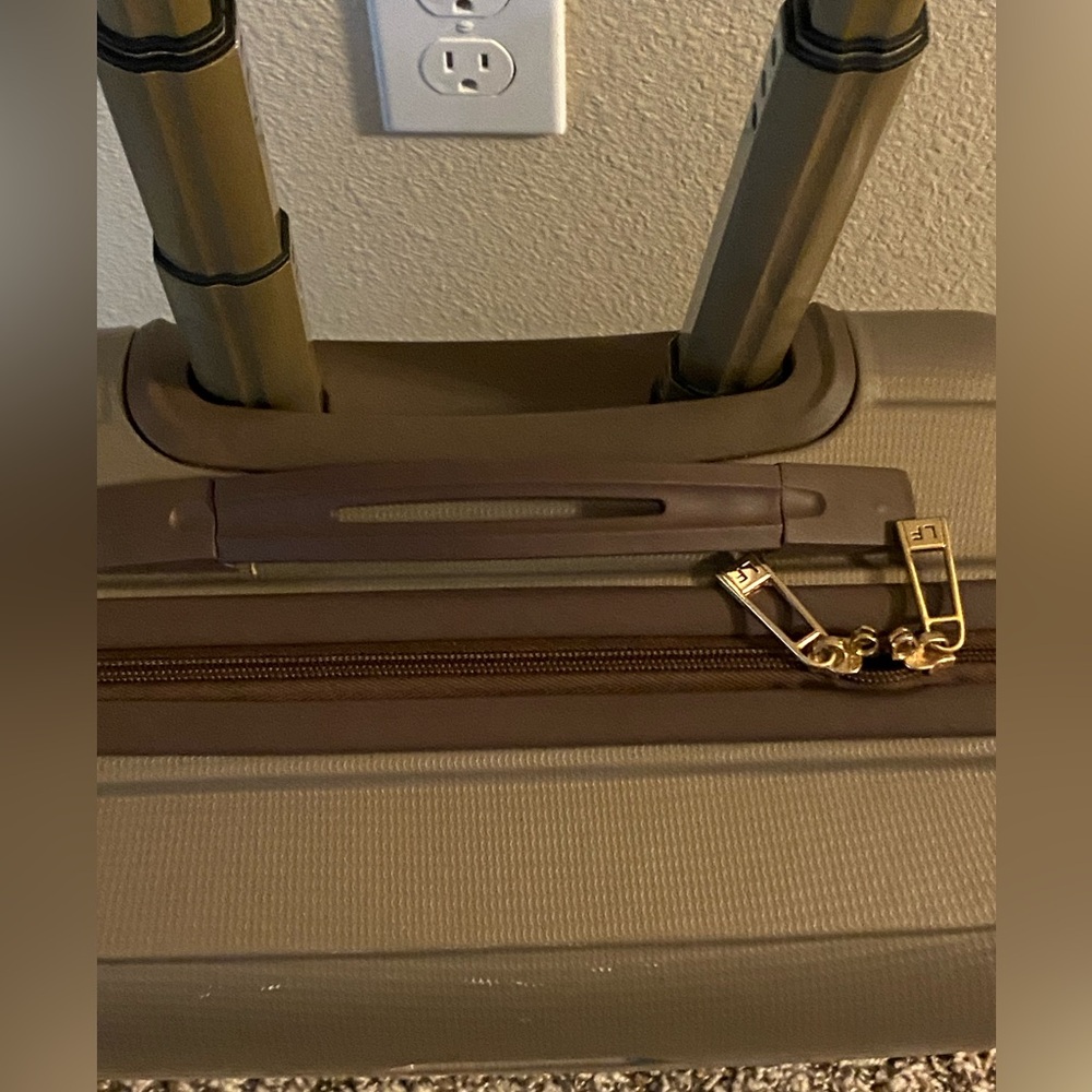 London Fog Brentwood Hard Case Side Carry-On Rolling Suitcase Tan 14” *cracked - Picture 4 of 9